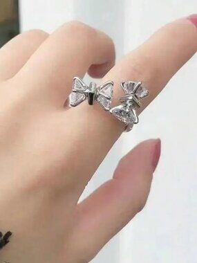 Elegant Silver Bow Ring R88
